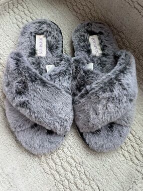Joyspun Plush Crisscross Slippers for Women - Gray